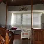 Casa Os Loureiros Nyaraló *
