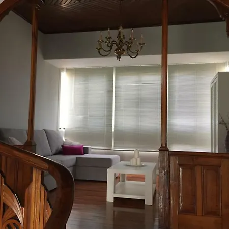 Casa Os Loureiros Feriehus *
